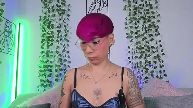 MiaMorgan  online show from 12, 4, 2026