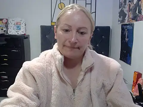 emperabigbootybigass online show from 24, 4, 2026
