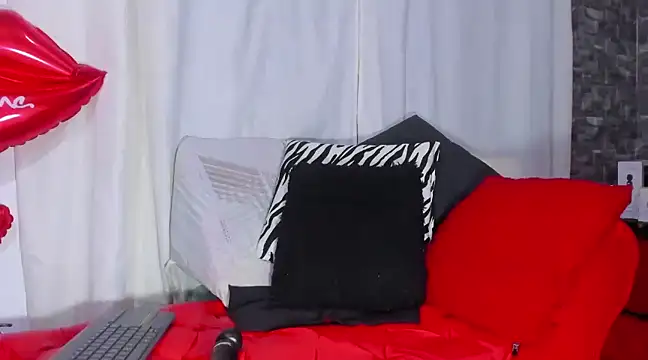 Xiomara-Suarez online show from 25, 2, 2025