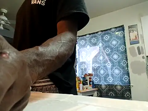 Snapshot of DevinToore chatting on 27, 10, 2025 DevinToore online show from 27, 10, 2025