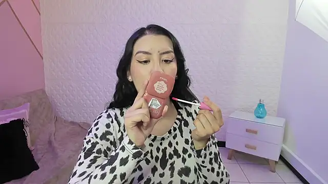 Snapshot of Violetaa_diazz chatting on 3, 10, 2025 Violetaa diazz online show from 3, 10, 2025