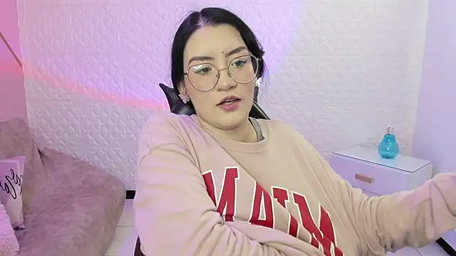 Snapshot of Violetaa_diazz chatting on 6, 10, 2025 Violetaa diazz online show from 6, 10, 2025