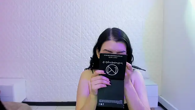 Snapshot of Violetaa_diazz chatting on 24, 4, 2026 Violetaa diazz online show from 24, 4, 2026