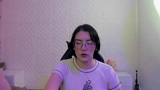 Snapshot of Violetaa_diazz chatting on 22, 5, 2026 Violetaa diazz online show from 22, 5, 2026