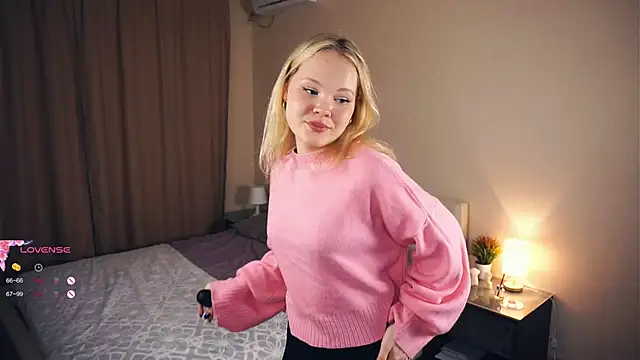 Snapshot of CloverChurchey chatting on 9, 1, 2025 CloverChurchey online show from 9, 1, 2025