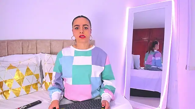 Snapshot of cristalwalker__ chatting on 21, 11, 2025 cristalwalker online show from 21, 11, 2025