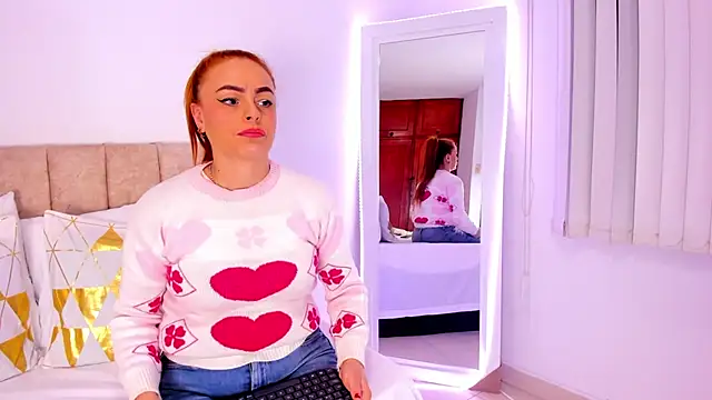 Snapshot of cristalwalker__ chatting on 1, 12, 2025 cristalwalker online show from 1, 12, 2025