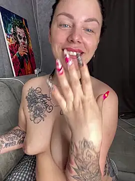 Lola Hale online show from 23, 5, 2026