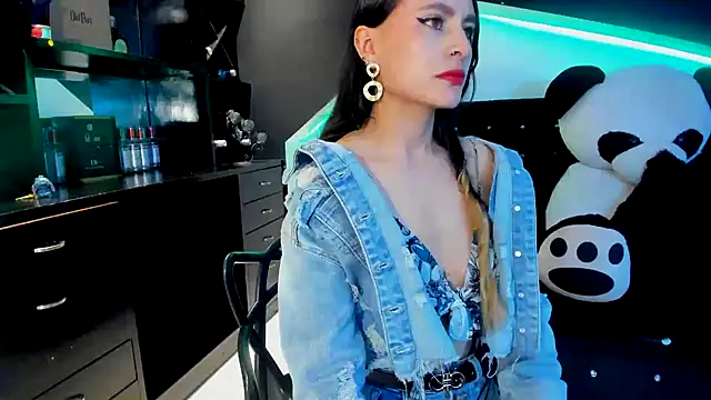 Coral Gibson online show from 7, 3, 2025