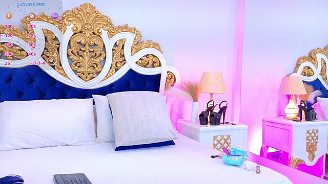 Snapshot of AshleyFerri chatting on 14, 11, 2025 AshleyFerri online show from 14, 11, 2025