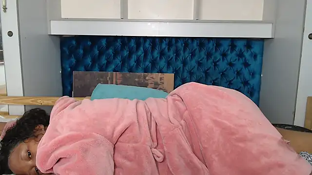 Zeeyonce696 online show from 2, 12, 2024