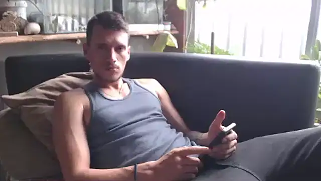 Snapshot of roystonee01 chatting on 23, 4, 2026 roystonee01 online show from 23, 4, 2026