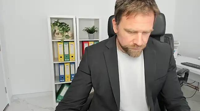 Snapshot of John-E-Dough chatting on 17, 12, 2024 John-E-Dough online show from 17, 12, 2024