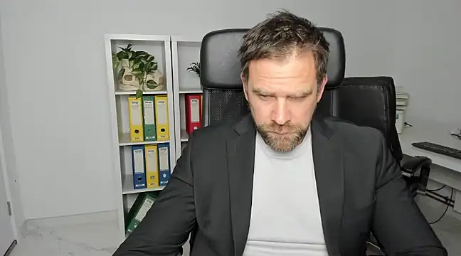 Snapshot of John-E-Dough chatting on 18, 12, 2024 John-E-Dough online show from 18, 12, 2024