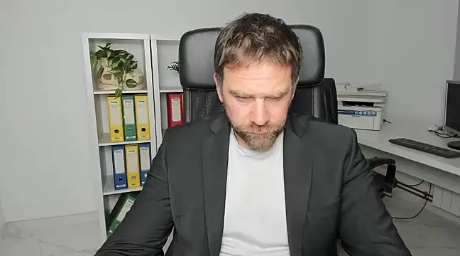 Snapshot of John-E-Dough chatting on 19, 12, 2024 John-E-Dough online show from 19, 12, 2024