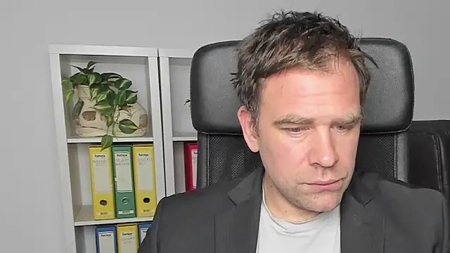 Snapshot of John-E-Dough chatting on 20, 12, 2024 John-E-Dough online show from 20, 12, 2024