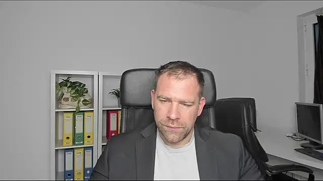 Snapshot of John-E-Dough chatting on 27, 12, 2024 John-E-Dough online show from 27, 12, 2024