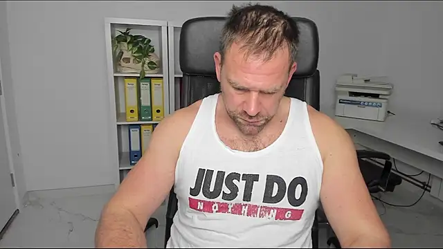 Snapshot of John-E-Dough chatting on 31, 12, 2024 John-E-Dough online show from 31, 12, 2024