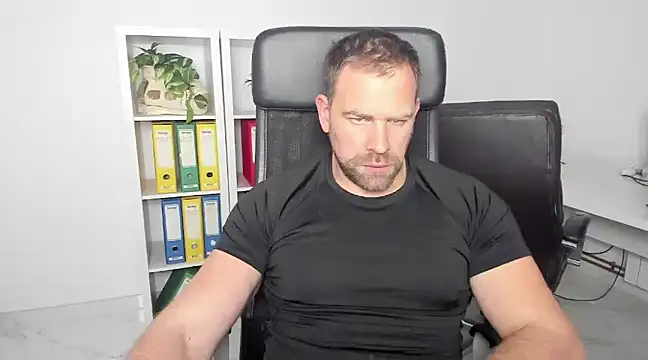 Snapshot of John-E-Dough chatting on 5, 1, 2025 John-E-Dough online show from 5, 1, 2025