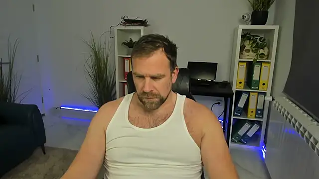 Snapshot of John-E-Dough chatting on 27, 11, 2025 John-E-Dough online show from 27, 11, 2025