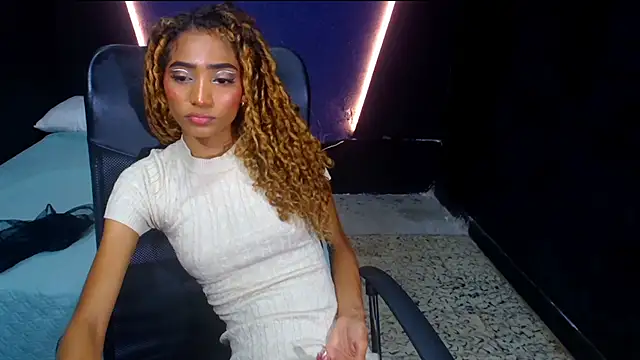 Charlotte Love10 online show from 26, 1, 2025