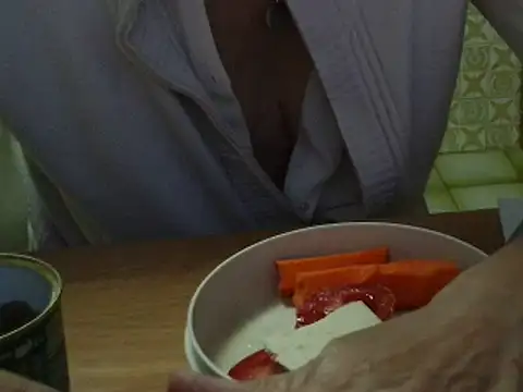 Snapshot of VeneRed chatting on 24, 10, 2025 VeneRed online show from 24, 10, 2025