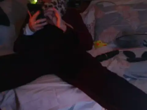 Snapshot of VeneRed chatting on 28, 11, 2025 VeneRed online show from 28, 11, 2025