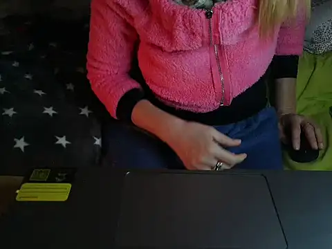 Snapshot of VeneRed chatting on 12, 3, 2026 VeneRed online show from 12, 3, 2026