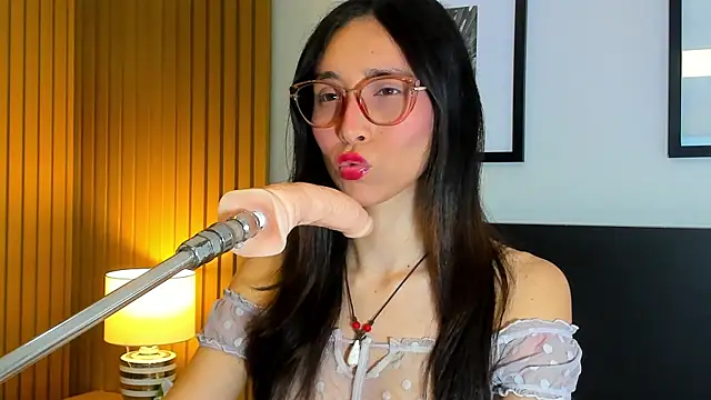 Snapshot of doll_bella_ chatting on 5, 7, 2026 doll bella online show from 5, 7, 2026