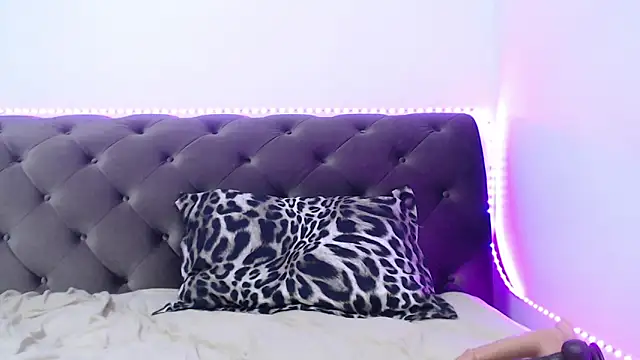 Snapshot of TiffanyPeretz chatting on 17, 9, 2025 TiffanyPeretz online show from 17, 9, 2025