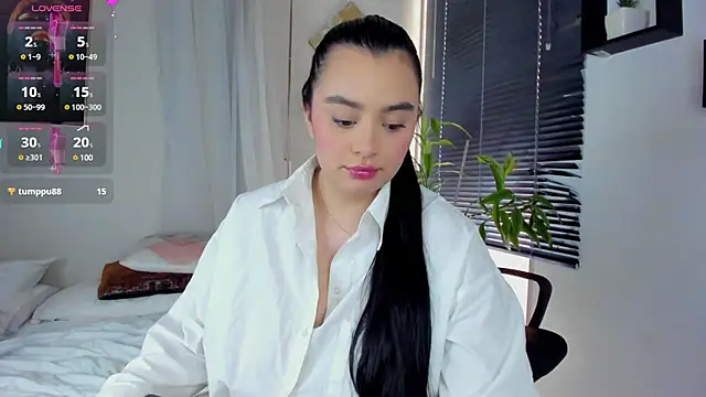 Cristal Cutte online show from 4, 12, 2024