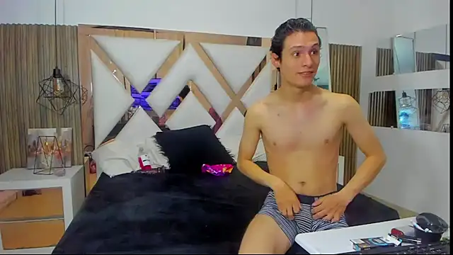 Snapshot of LIZandDante chatting on 2, 1, 2025 LIZandDante online show from 2, 1, 2025
