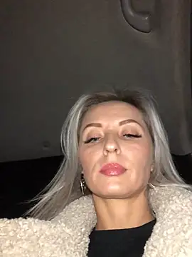 Snapshot of Diamond_Bunny_ chatting on 18, 12, 2024 Diamond Bunny  online show from 18, 12, 2024