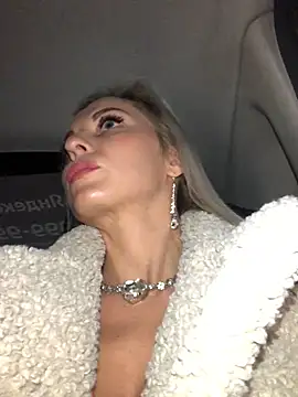 Snapshot of Diamond_Bunny_ chatting on 20, 12, 2024 Diamond Bunny  online show from 20, 12, 2024