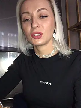 Snapshot of Diamond_Bunny_ chatting on 23, 12, 2024 Diamond Bunny  online show from 23, 12, 2024