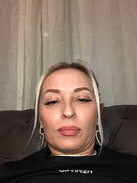 Snapshot of Diamond_Bunny_ chatting on 2, 2, 2025 Diamond Bunny  online show from 2, 2, 2025