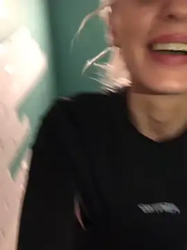 Snapshot of Diamond_Bunny_ chatting on 4, 2, 2025 Diamond Bunny  online show from 4, 2, 2025