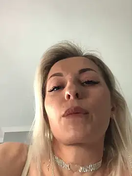 Snapshot of Diamond_Bunny_ chatting on 2, 3, 2025 Diamond Bunny  online show from 2, 3, 2025