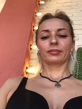 Snapshot of Diamond_Bunny_ chatting on 14, 3, 2025 Diamond Bunny  online show from 14, 3, 2025