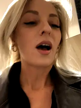 Snapshot of Diamond_Bunny_ chatting on 5, 10, 2025 Diamond Bunny  online show from 5, 10, 2025