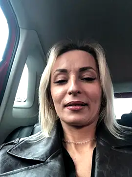 Diamond Bunny  online show from 9, 11, 2025