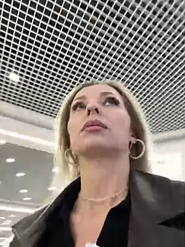 Diamond Bunny  online show from 13, 11, 2025