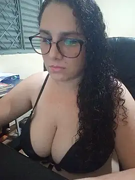 Snapshot of litha_luna chatting on 2, 12, 2024 litha luna online show from 2, 12, 2024