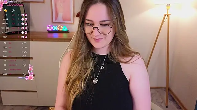 Snapshot of Emma_B1uem chatting on 14, 10, 2025 Emma B1uem online show from 14, 10, 2025