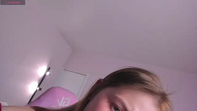 Snapshot of Colleen_Blake chatting on 28, 11, 2025 Colleen Blake online show from 28, 11, 2025