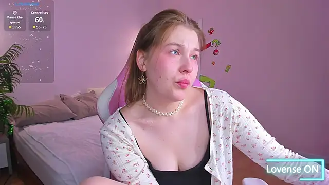 Snapshot of Colleen_Blake chatting on 14, 12, 2025 Colleen Blake online show from 14, 12, 2025