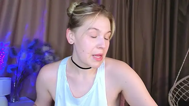 Snapshot of Colleen_Blake chatting on 7, 7, 2026 Colleen Blake online show from 7, 7, 2026