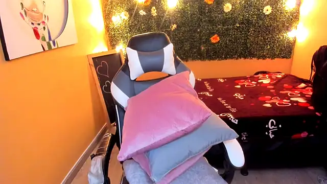 Snapshot of Tiffany_sander chatting on 5, 2, 2025 Tiffany sander online show from 5, 2, 2025