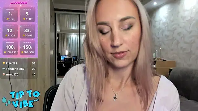 Snapshot of lady_Nati chatting on 4, 12, 2024 lady Nati online show from 4, 12, 2024