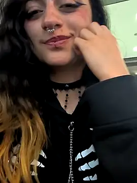 Lila Desiree online show from 4, 3, 2025